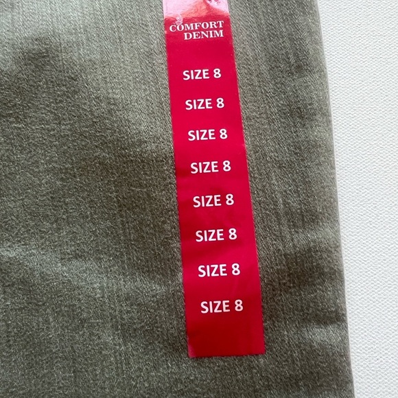 NWT Women's Comfort Denim Jeans Size 8/20" Inseam Color Green (A) - Picture 9 of 10